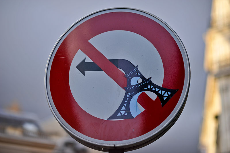 A street sign showing the Eiffel tower