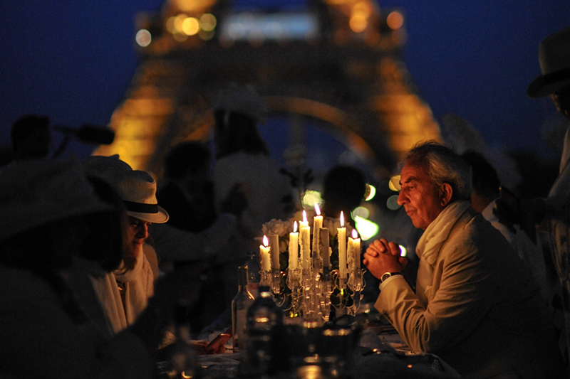 Secret White Party in Paris under the Eiffel Tour  (34)